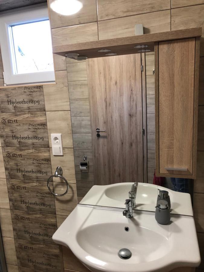 Elvira Vendeghaz Apartment Kisbodak ภายนอก รูปภาพ