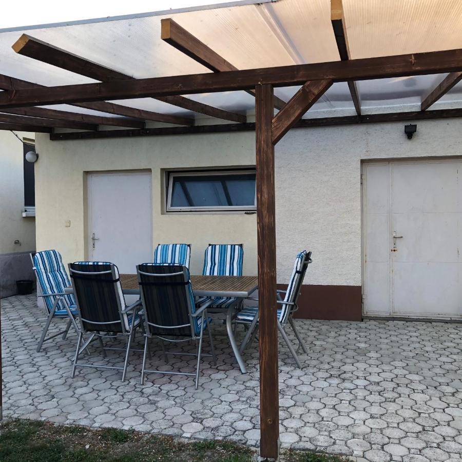 Elvira Vendeghaz Apartment Kisbodak ภายนอก รูปภาพ
